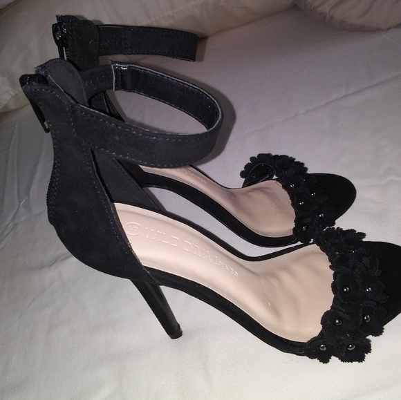 Black High Heel - Picture 3 of 9